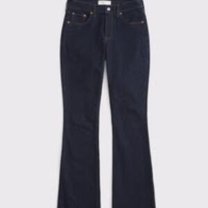 Abercrombie - Curve Love Mid-Rise Bootcut Jean